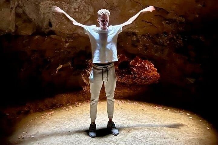 Capturing your aura in the subterranean caves