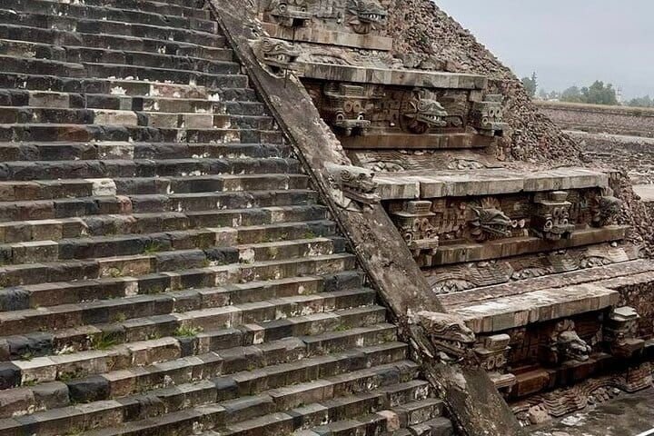 Vista de "piramide de quetzalcoatl"